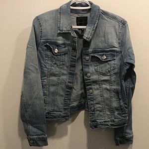 ⭐️$3/30⭐️ Denim Jacket - LG